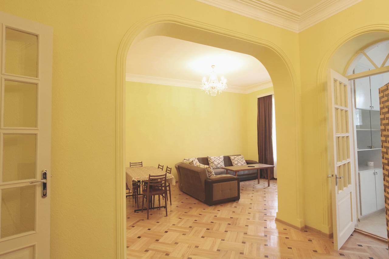 Apartment At Stalin House Tbilisi Buitenkant foto