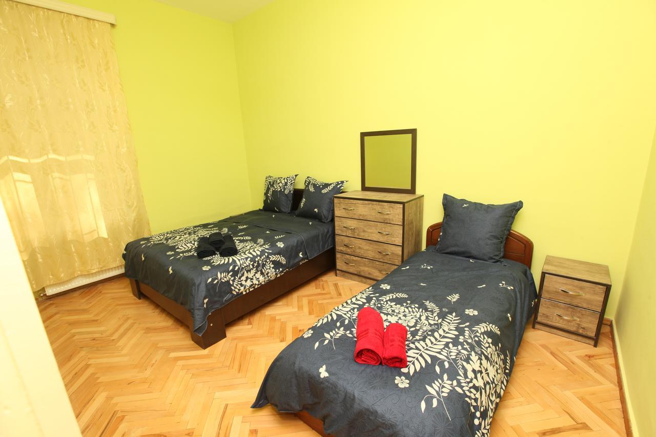 Apartment At Stalin House Tbilisi Buitenkant foto