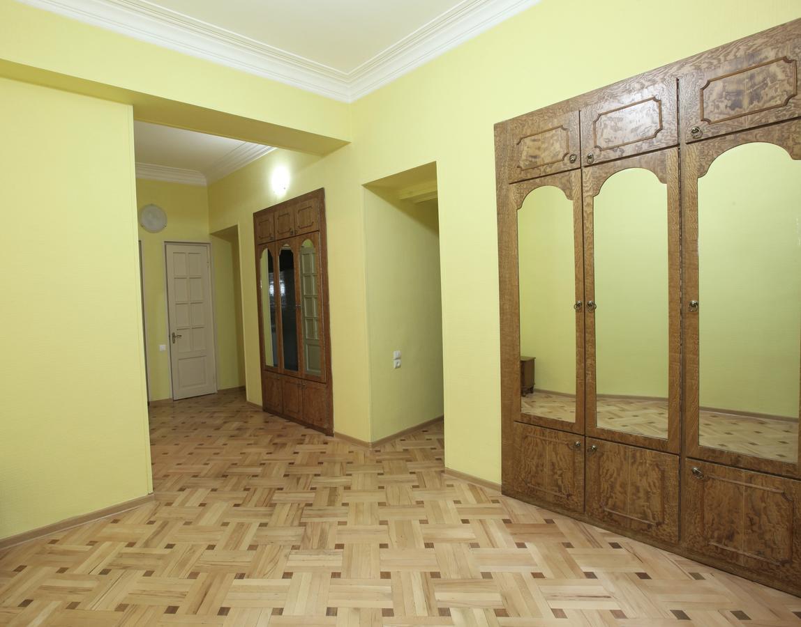 Apartment At Stalin House Tbilisi Buitenkant foto