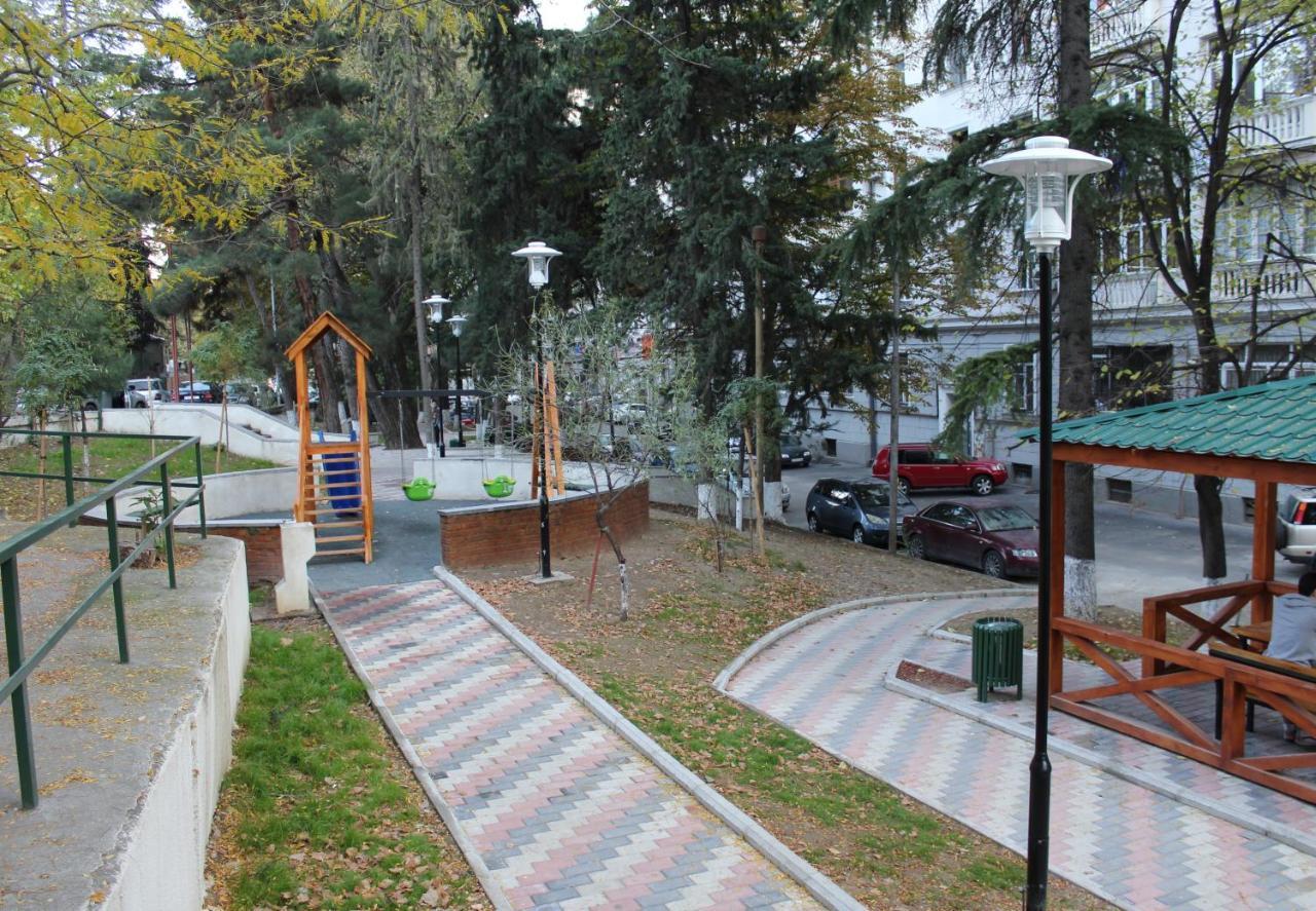 Apartment At Stalin House Tbilisi Buitenkant foto