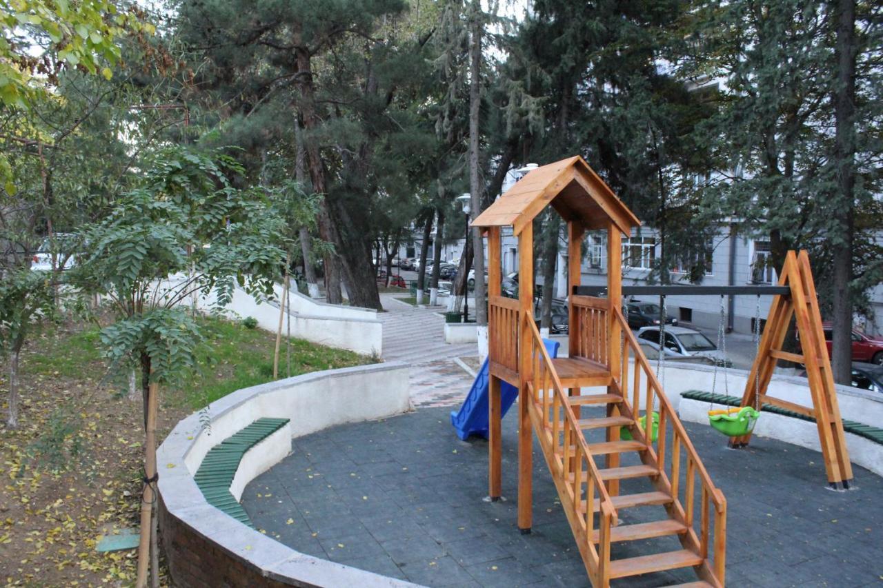 Apartment At Stalin House Tbilisi Buitenkant foto